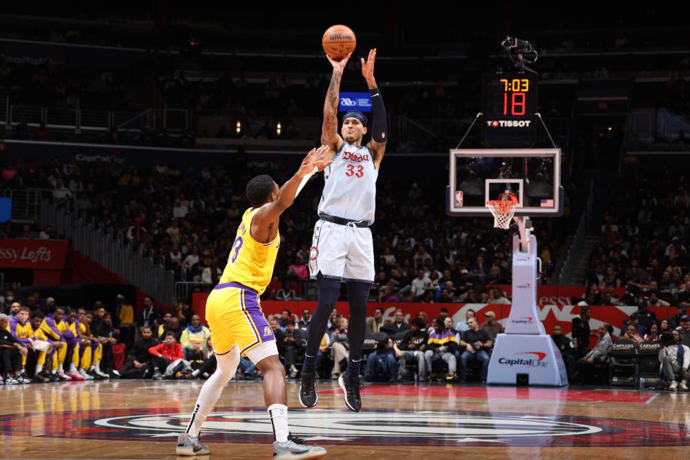 续向对手施 续向对手施