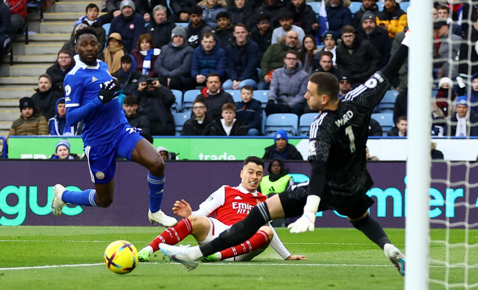 示着现代足 示着现代足