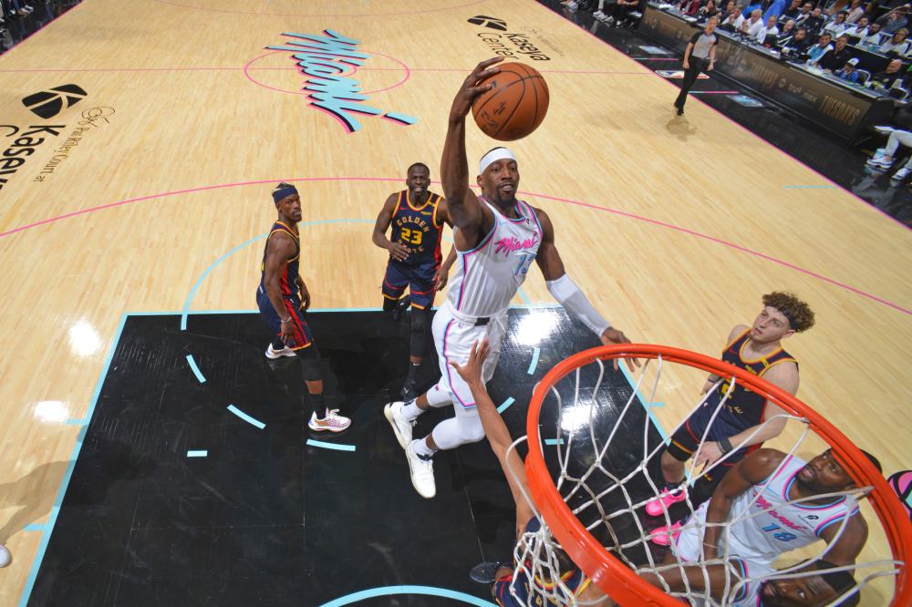 队员们通过 队员们通过